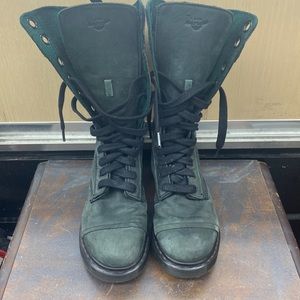 Dr. Martens  Boots Triumph 12107 Lace Up Leather Tall Fold Over Plaid Sz 9 KEA